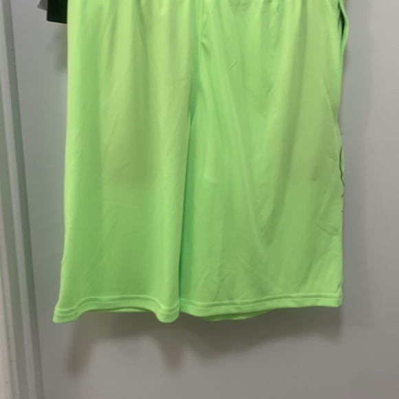 Boys 8-20 Under Armour prototype 2.0 ssz shorts loose - Picture 3 of 8